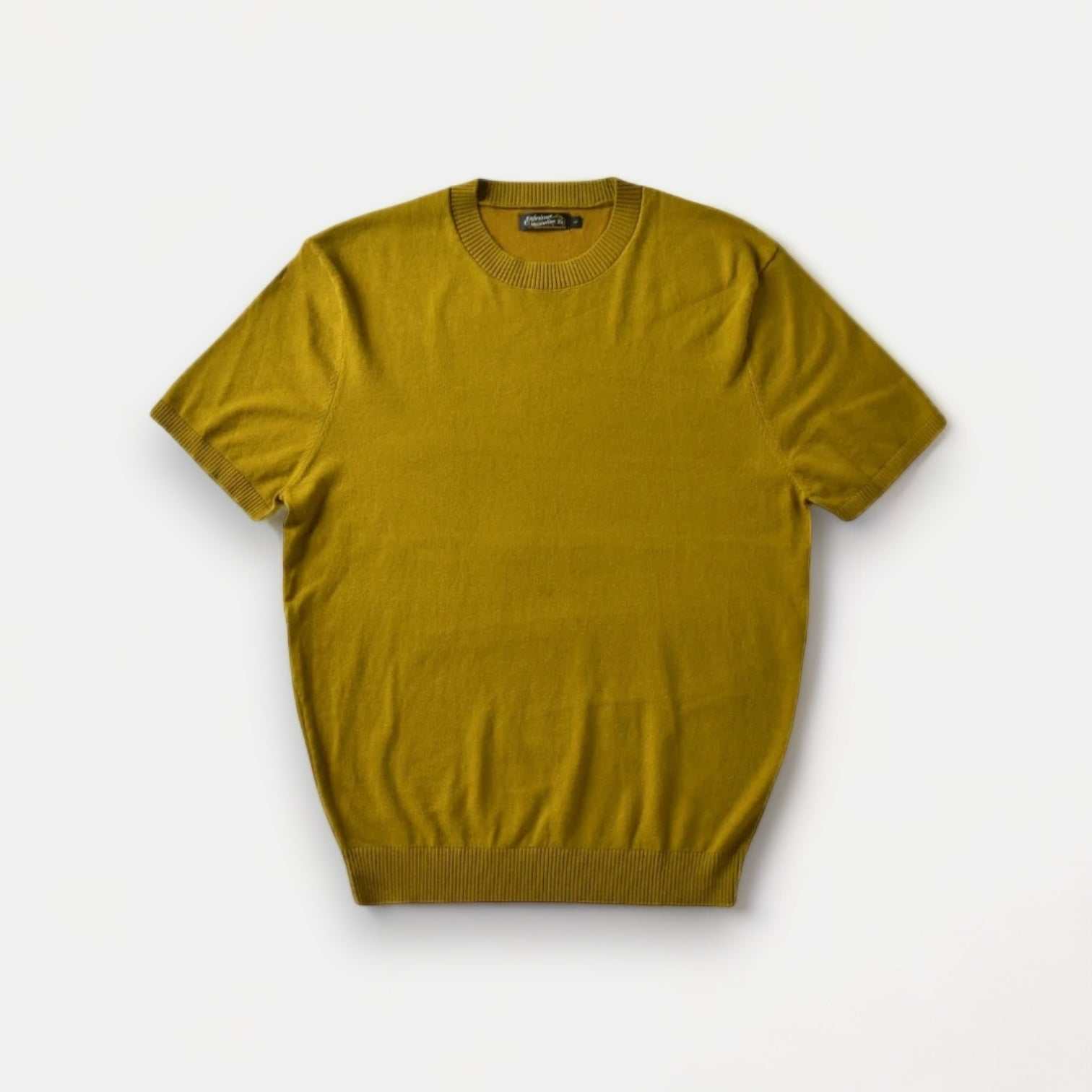 Business elegant cotton summer t-shirt with classic collar and solid pattern, ideal for casual or elegant outfits.