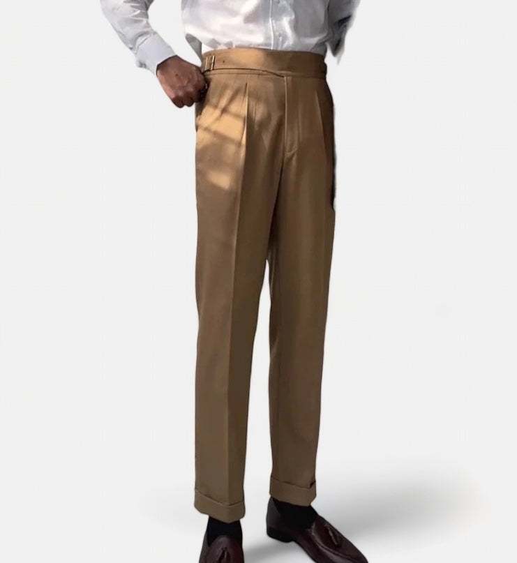 High waist gentleman trousers in elegant, full-length smart casual style.