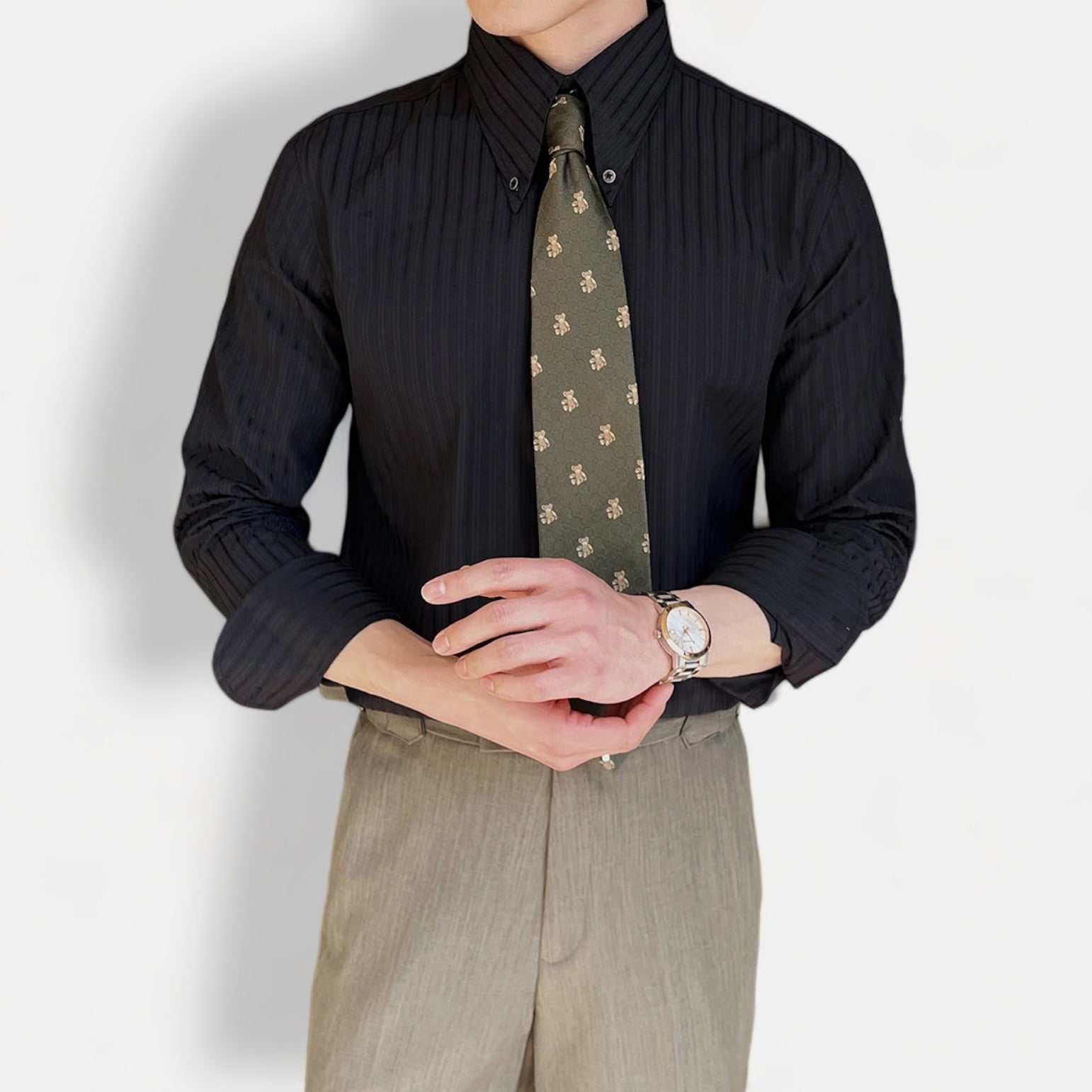 Slim-fit pointed collar striped shirt for men, casual elegant style.
