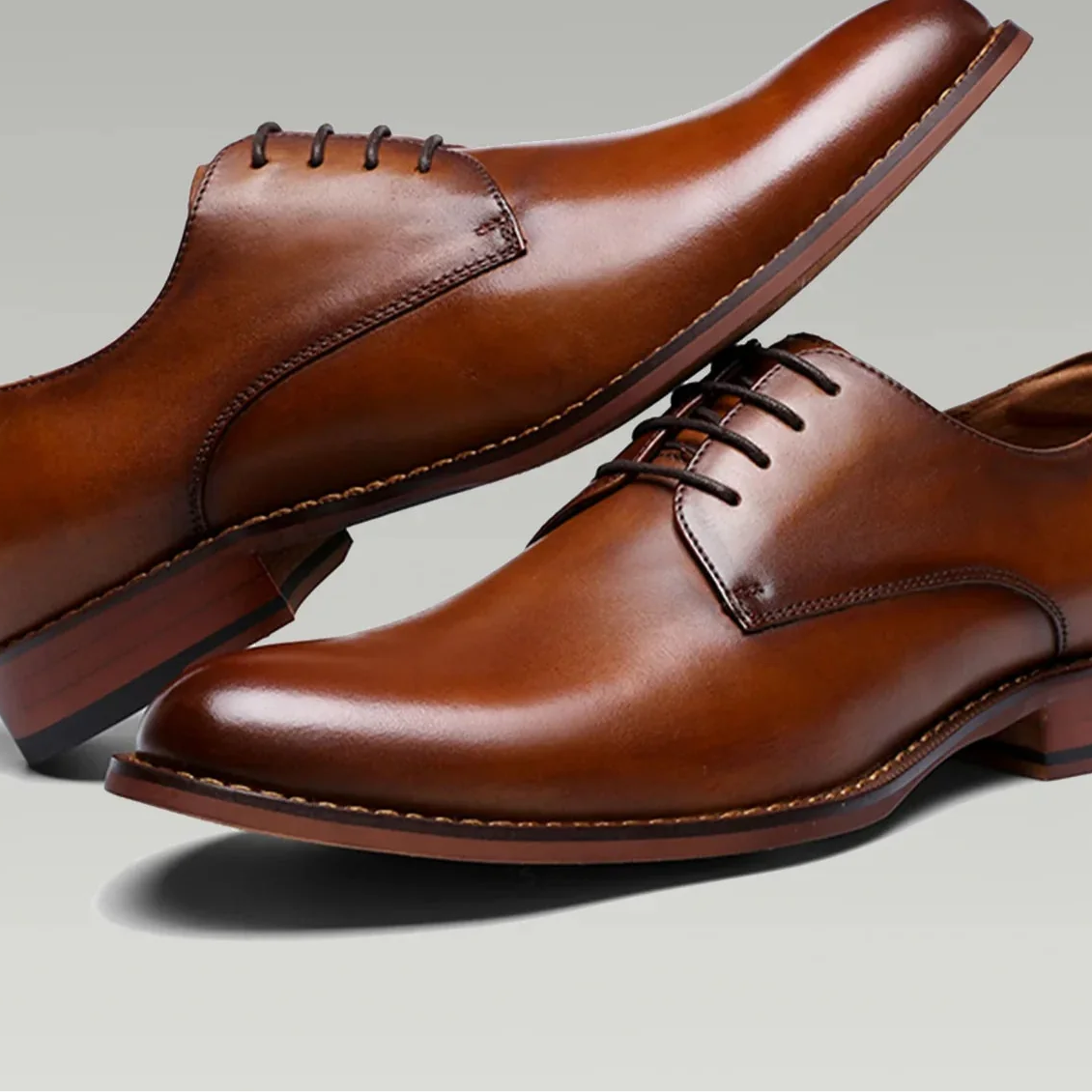 Genuine leather Derby formal business shoes in brown for men.