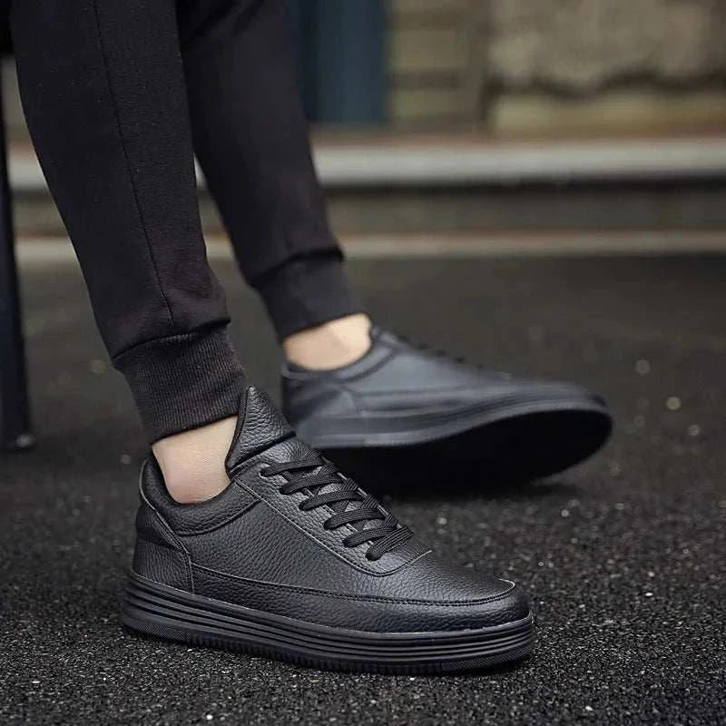 Men's Autumn comfort sneakers in black for casual wear, breathable and stylish.