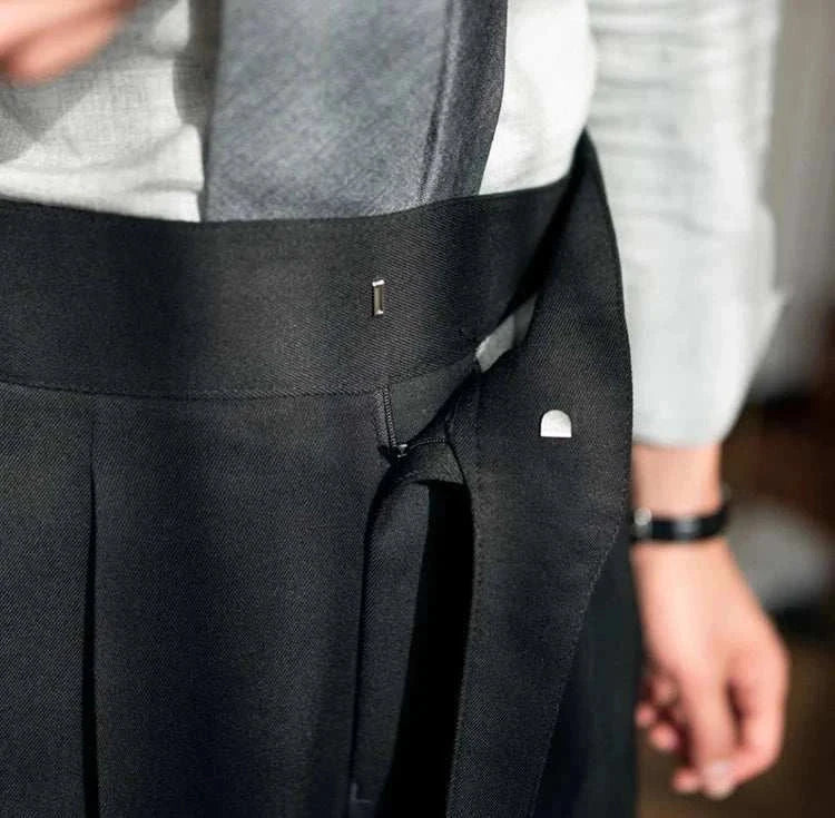 Parisian waist straight trousers in solid polyester, elegant and comfortable.