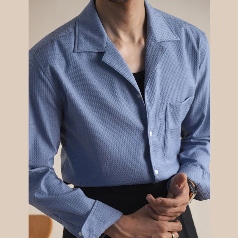 Tailored collar old money shirt in blue with long sleeves and vintage Italian style.