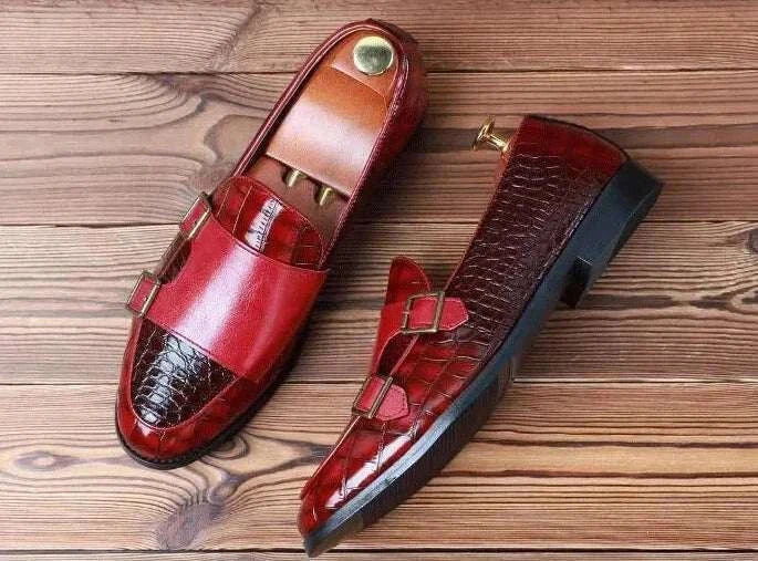 Crocodile pattern microfiber shoes for men in wine red.