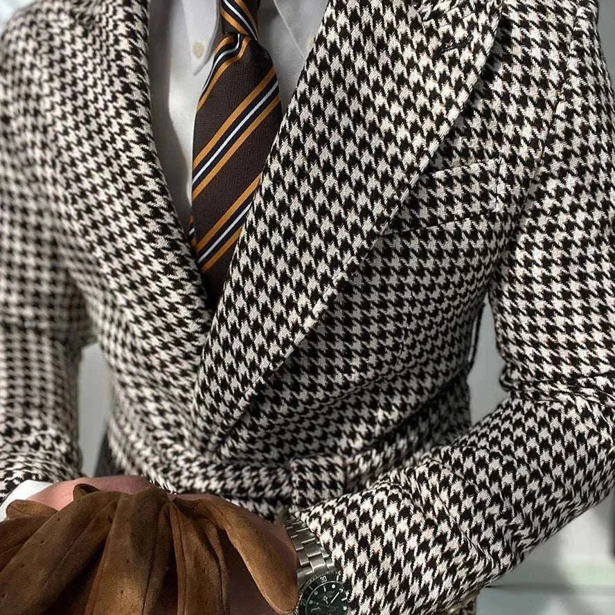 Houndstooth woolen retro suit blazer for men, plaid pattern style.
