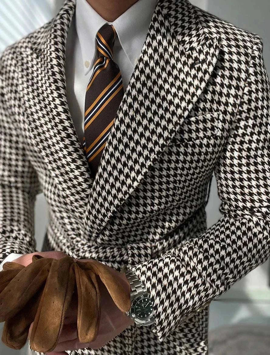 Houndstooth woolen retro suit blazer for men, plaid pattern style.