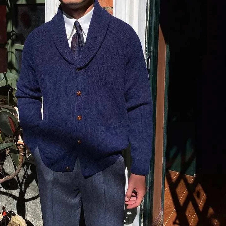 Oxford premium cardigan in navy blue, worn by a man, showcasing a casual elegant style for autumn.