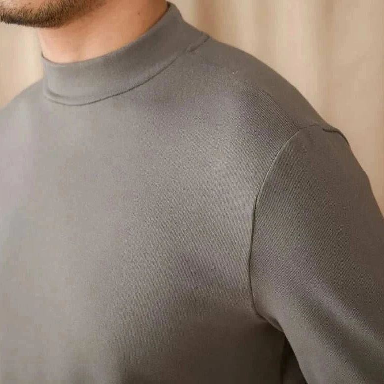 Soft half turtleneck sweater for men in grey, made of 100% polyester.