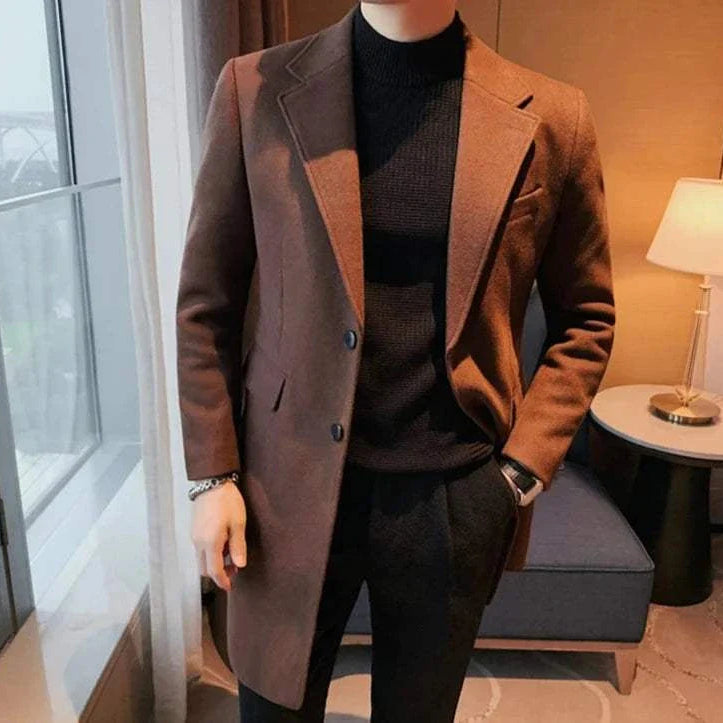 Elegant slim fit suit coat for men, stylish autumn/winter fashion.