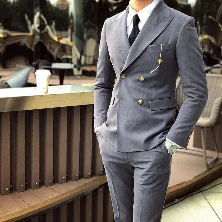 Mariage elegant suit in a stylish gray design, ideal for classy occasions.