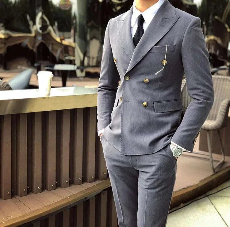 Mariage elegant suit in a stylish gray design, ideal for classy occasions.