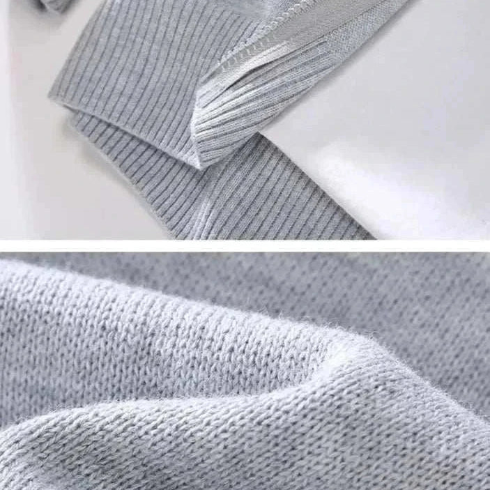 Smart casual cardigan made of 100% cotton fabric, close-up detail.