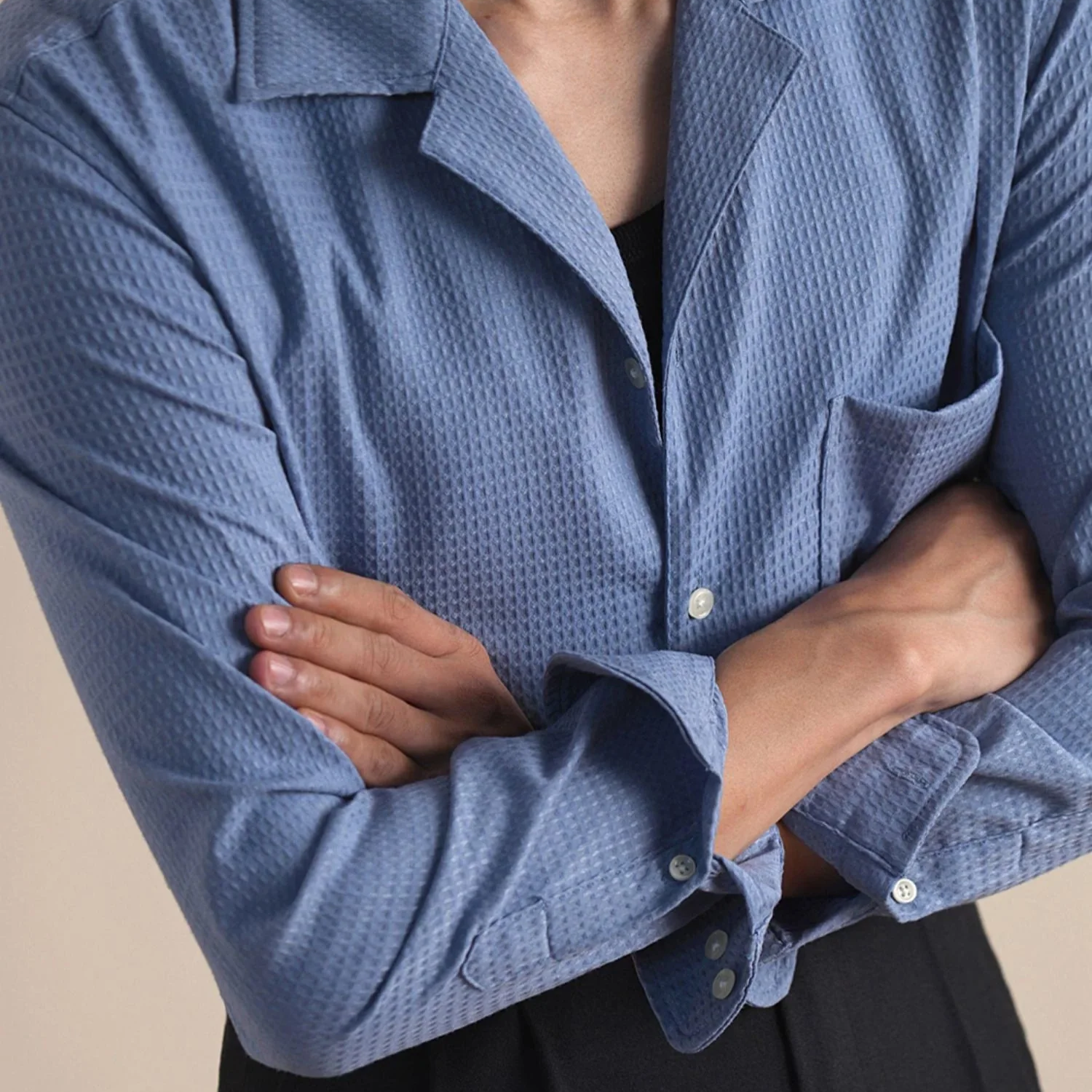 Tailored collar old money shirt in blue with long sleeves and classic Italian style.