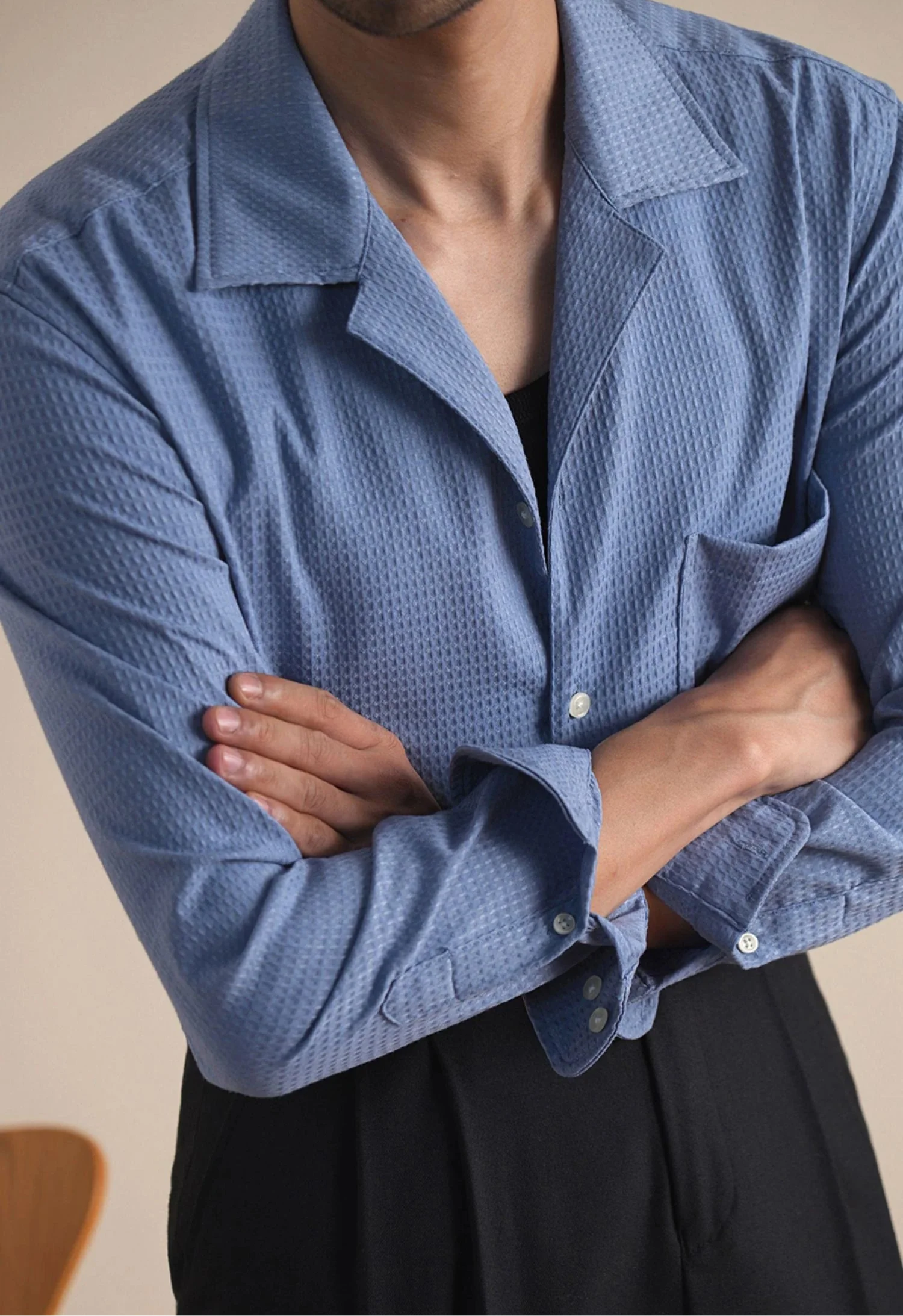 Tailored collar old money shirt in blue with long sleeves and classic Italian style.