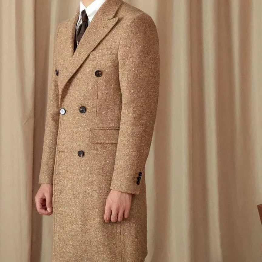 Old money wool premium coat in luxurious high-quality material.