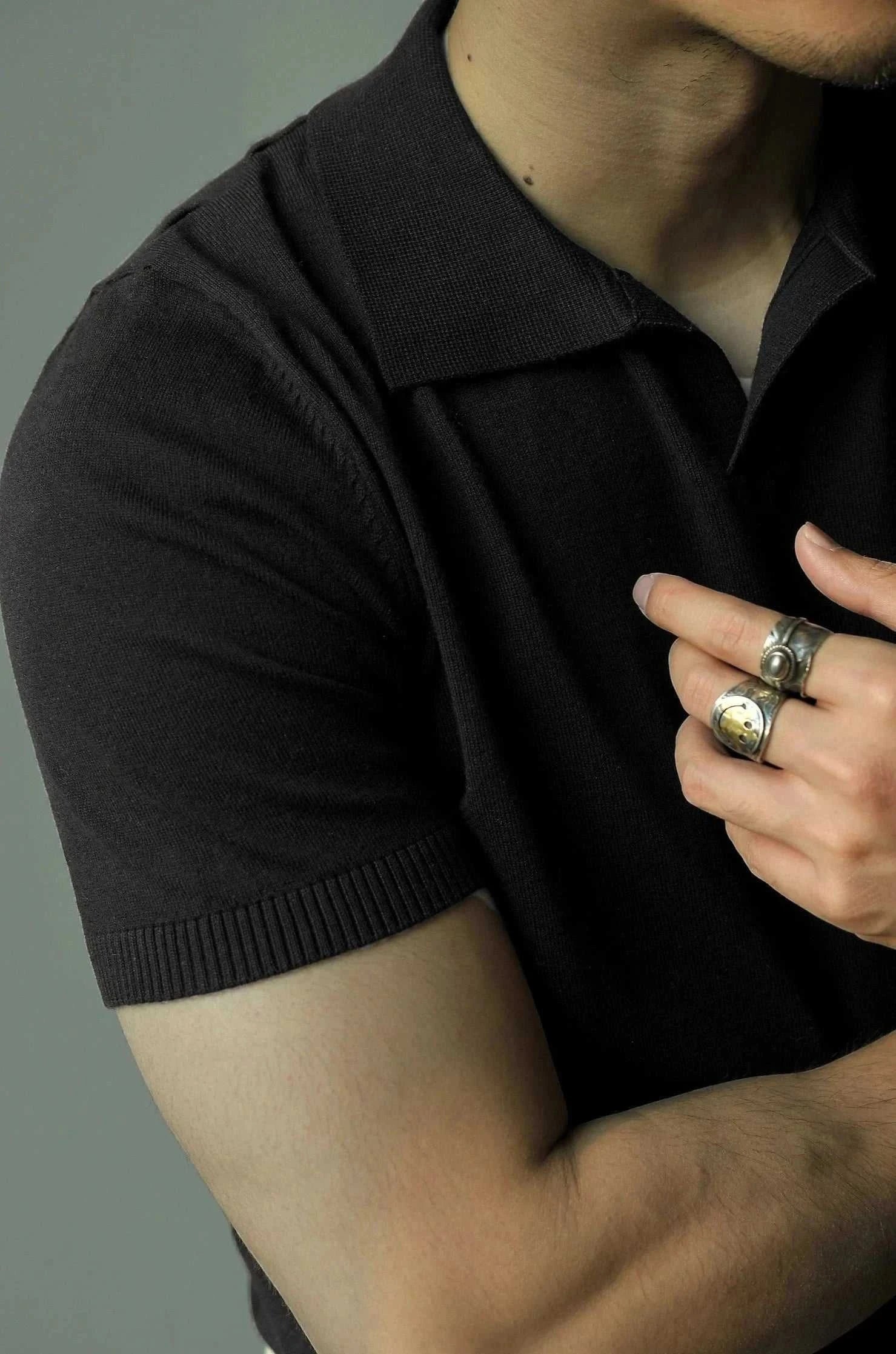 Old money American polo t-shirt in solid black, showcasing casual elegance.