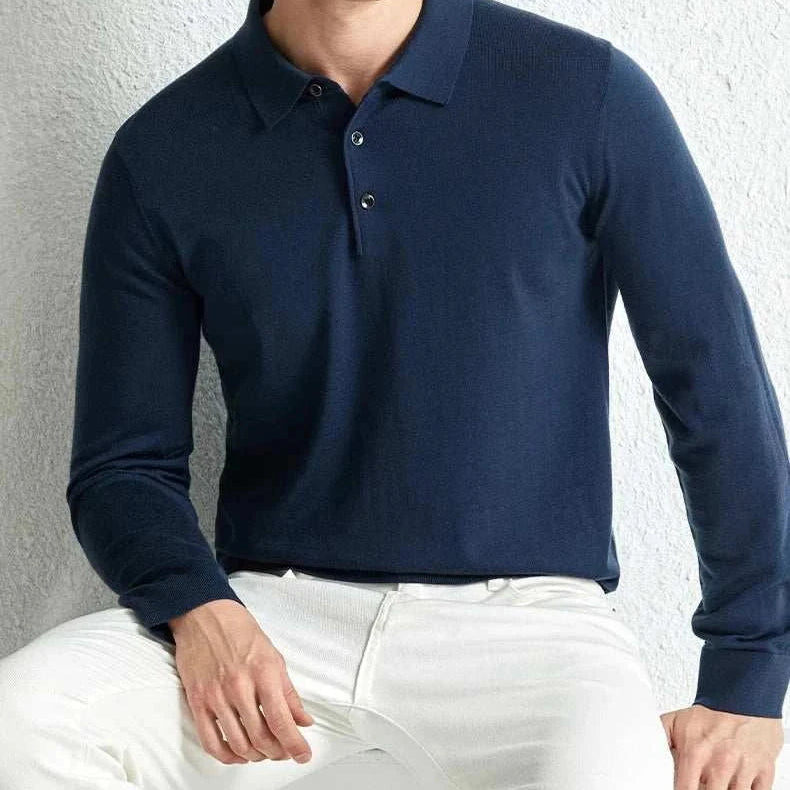 Slim fit wool autumn sweater for men in navy, perfect for chilly weather.