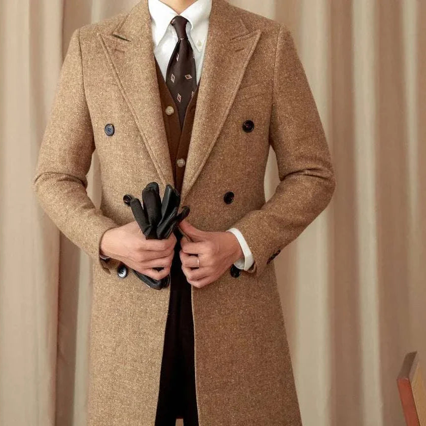 Old money wool premium coat for men in classic, elegant style.