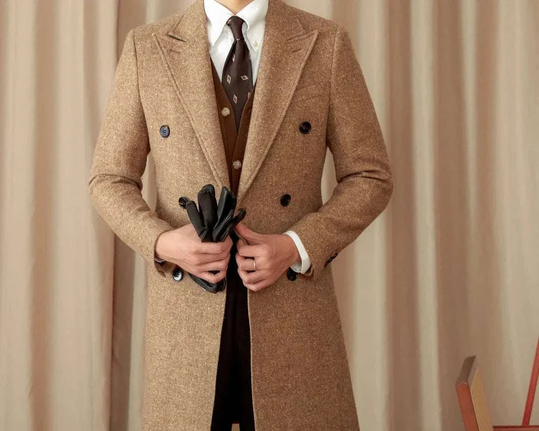 Old money wool premium coat for men in classic, elegant style.