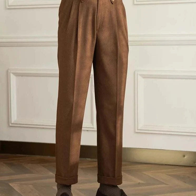 Straight high-waist casual trousers for men in brown, stylish and comfortable.