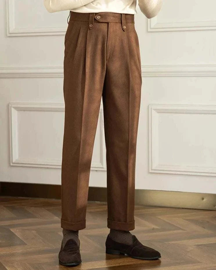 Straight high-waist casual trousers for men in brown, stylish and comfortable.
