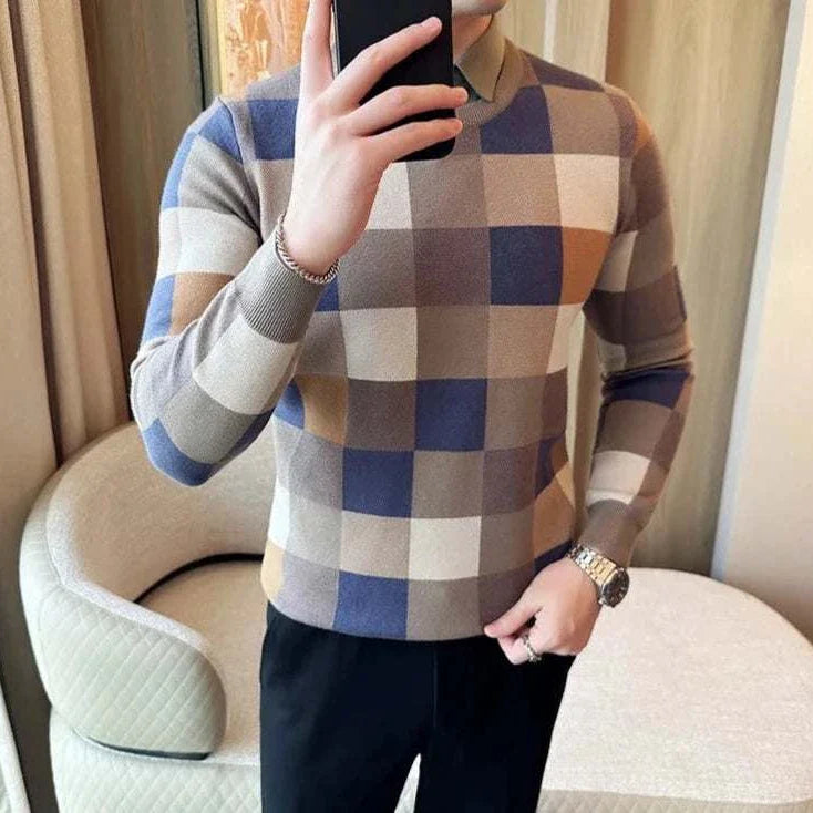 Men's tone two color sweater with a checkered pattern, casual and elegant style.