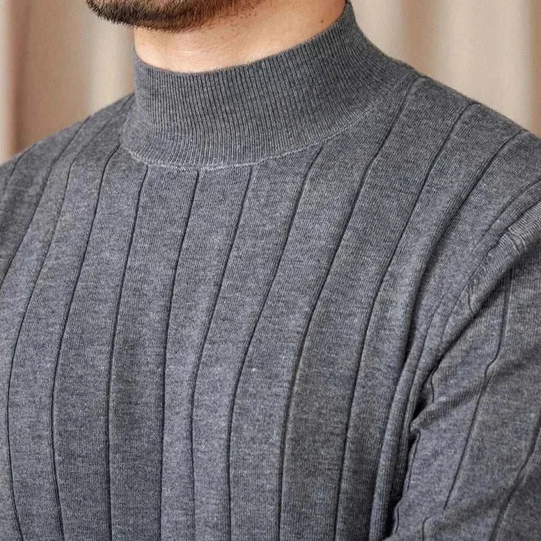 Autumn turtleneck premium sweater in gray with ribbed texture.
