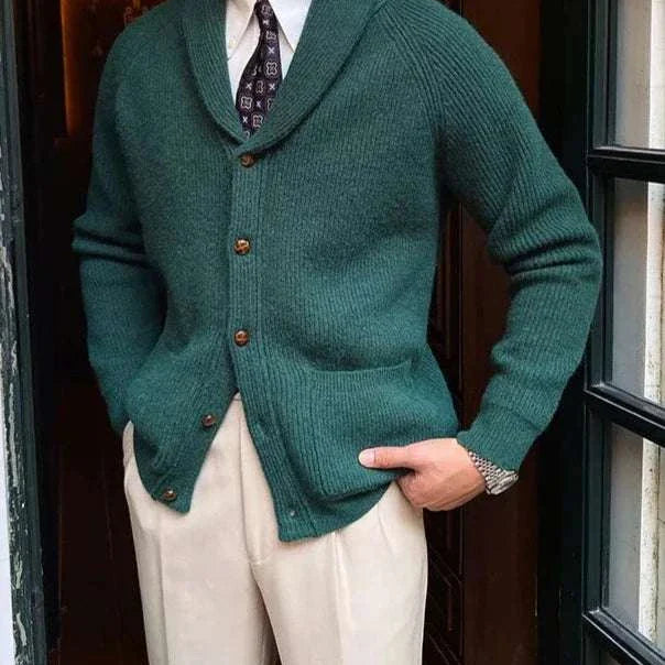 Oxford premium cardigan in dark green worn by a man, showcasing casual elegance and comfort.