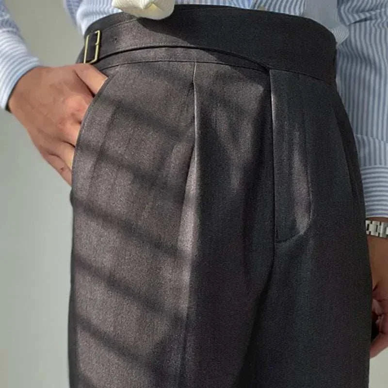 High waist gentleman trousers in smart casual style.