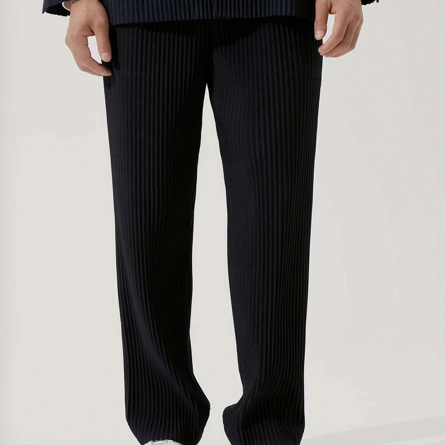 Baggy relaxed fit casual trousers for men in high-quality fabric.