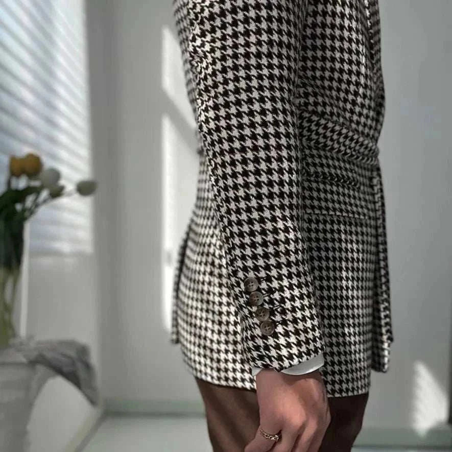 Houndstooth woolen retro suit blazer showcasing classic plaid pattern and elegant design.