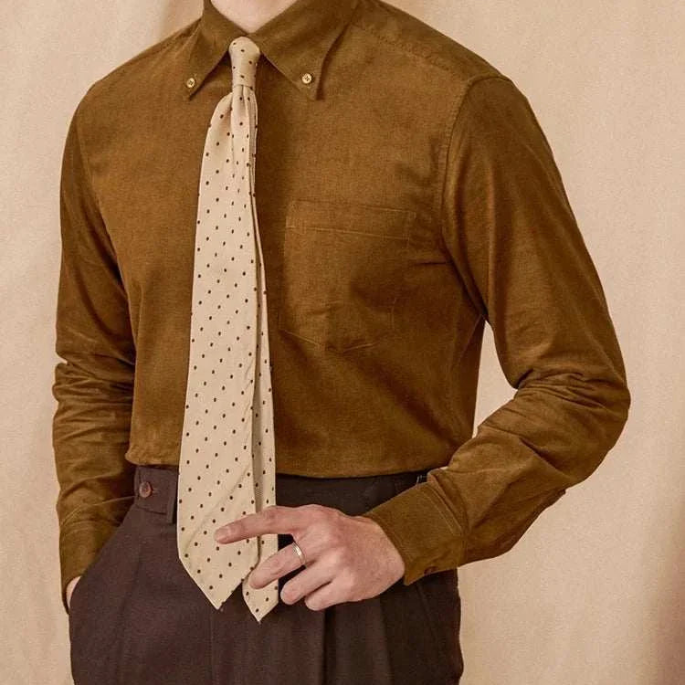 Autumn vintage corduroy shirt for men in 100% cotton, stylish and warm.