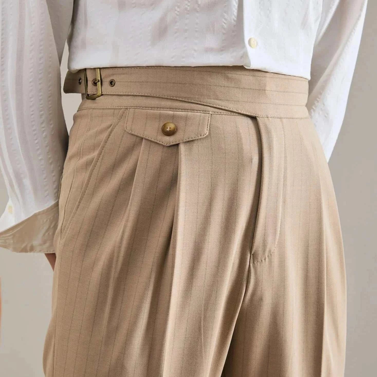 High waist trousers for office wear, smart casual style.