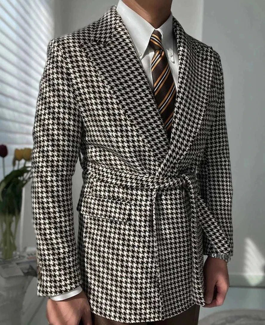 Houndstooth woolen retro suit blazer for men in black and white pattern.