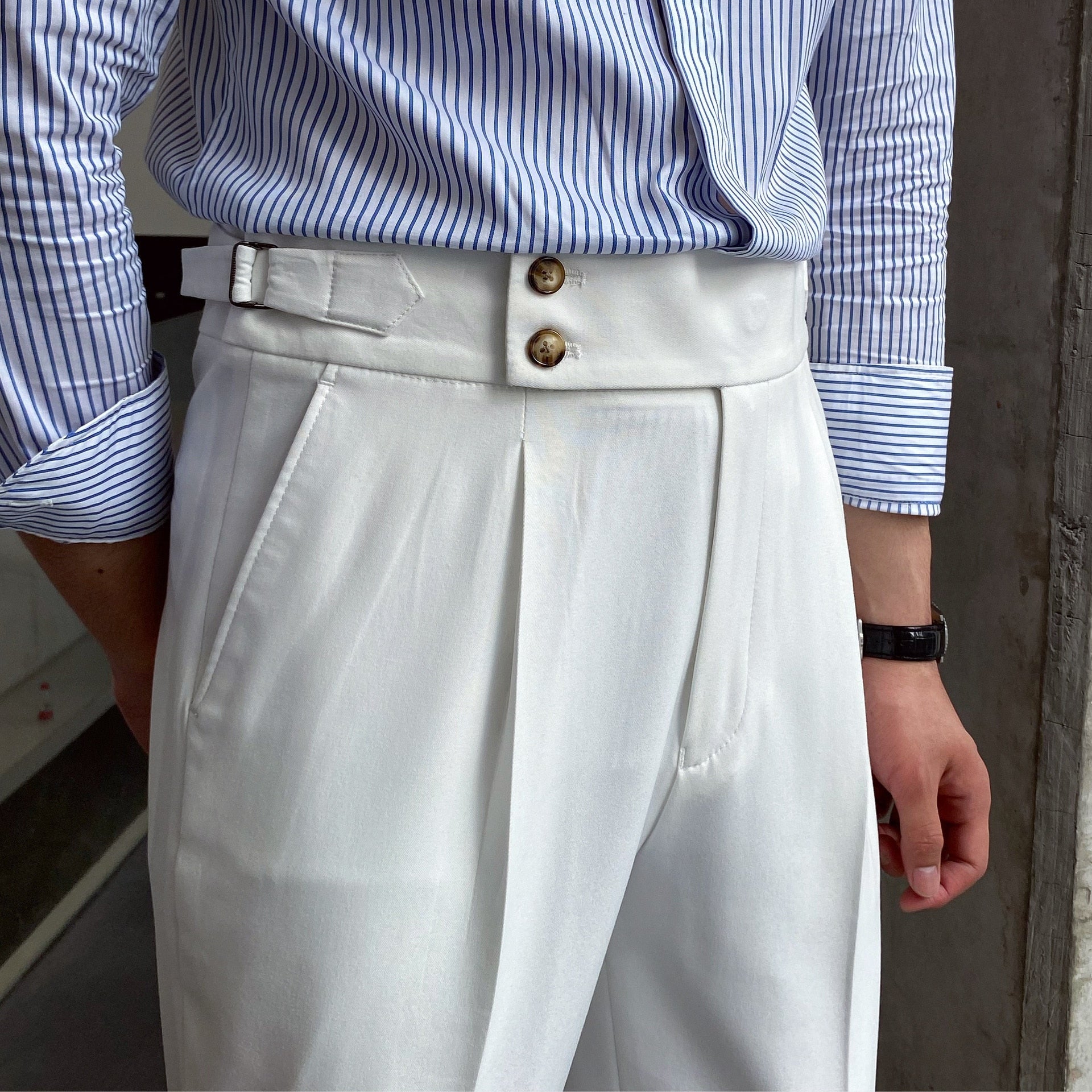 High Waist Trousers made of high quality cotton for elegant outfits.