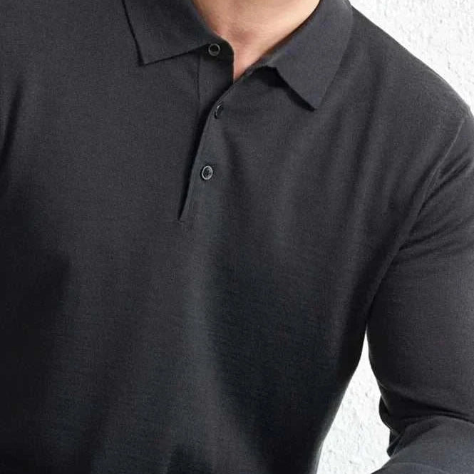 Slim fit wool autumn sweater in black, perfect for chilly weather, men's fashion.