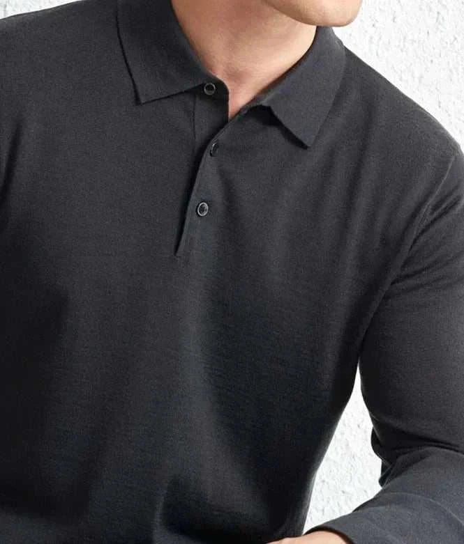 Slim fit wool autumn sweater in black, perfect for chilly weather, men's fashion.