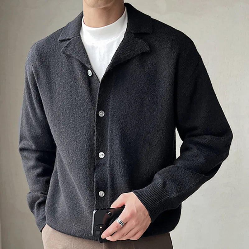Oxford fall cardigan for men in black, casual and elegant autumn/winter style.