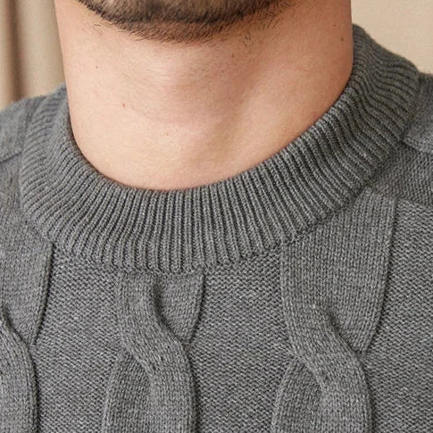 Round neck vintage sweater made of cotton and wool blend.
