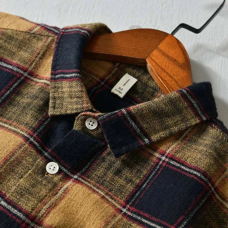 Korean plaid long-sleeve shirt made of breathable cotton for spring/summer.