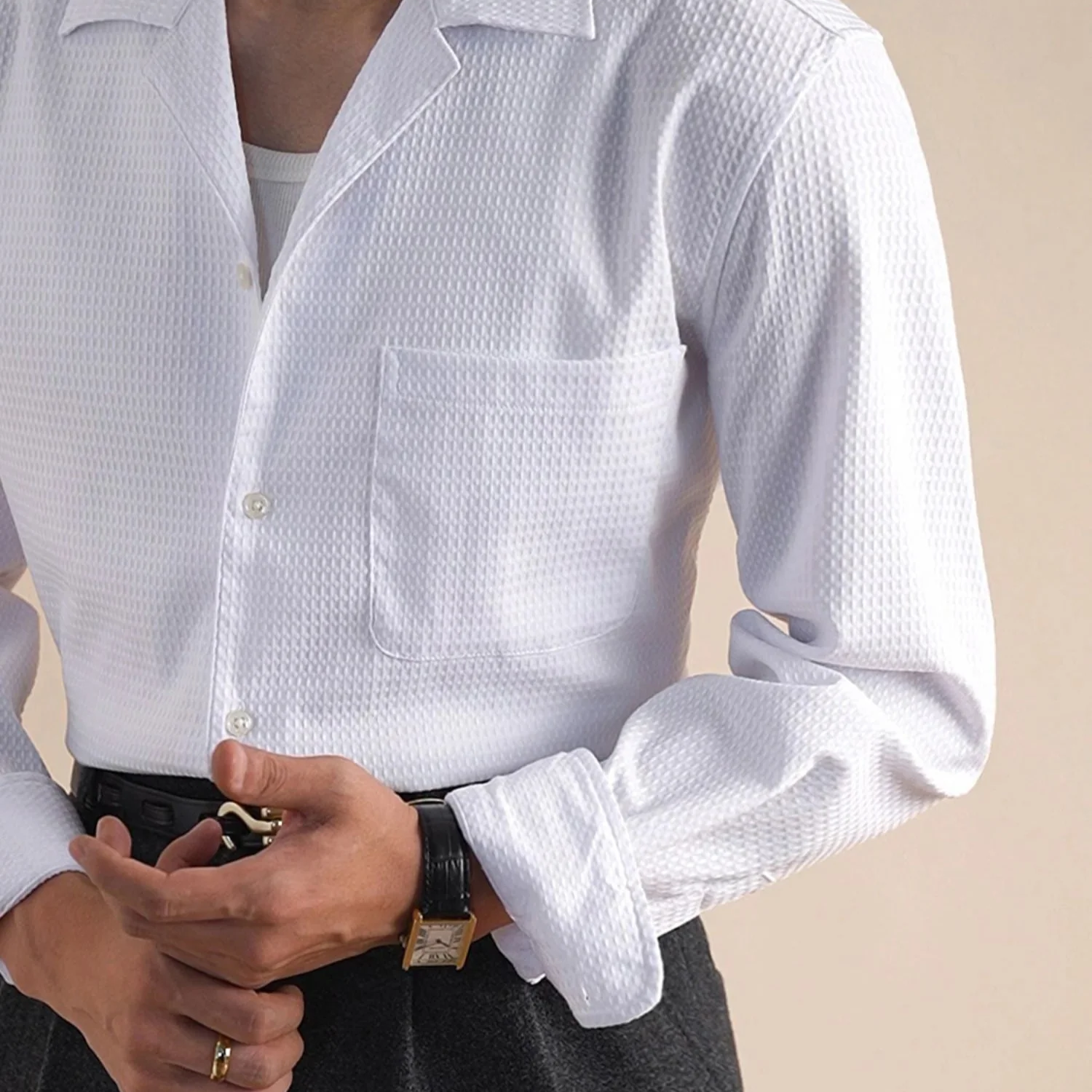 Tailored collar old money shirt in white with long sleeves, perfect for elegant men's fashion.
