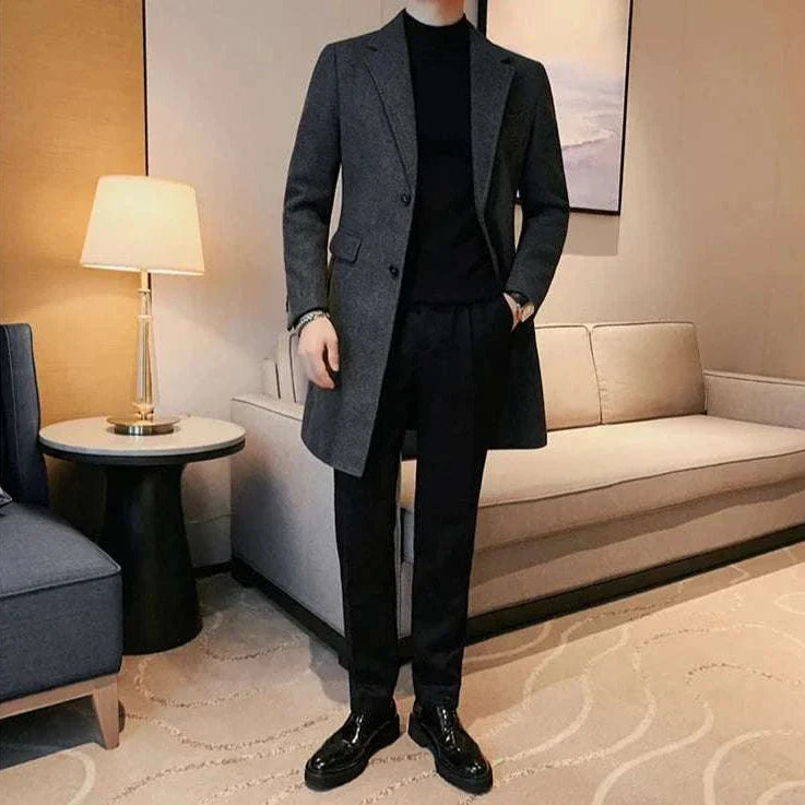 Elegant slim fit suit coat for men, ideal for autumn and winter.