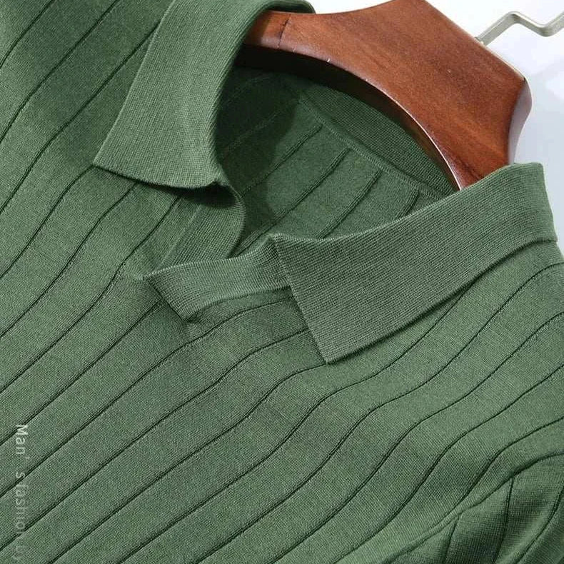 Casual wool autumn sweater in green with ribbed design, ideal for chilly weather.