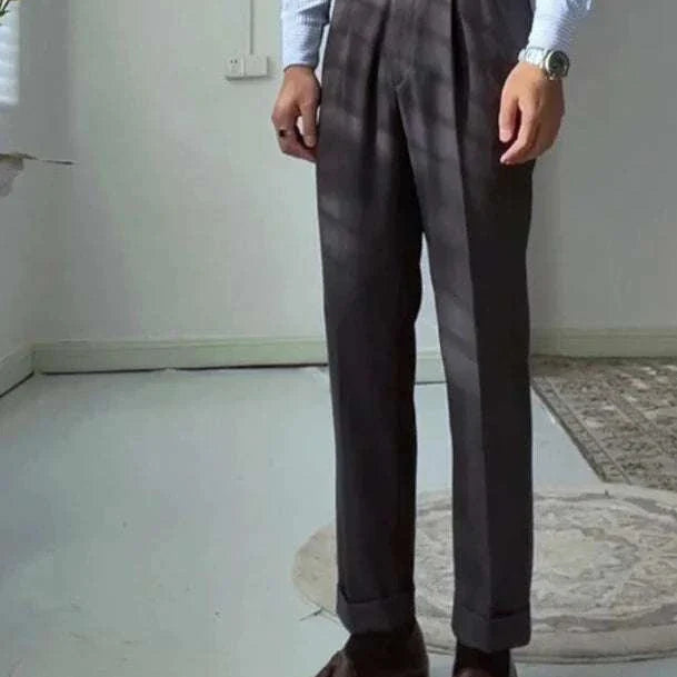 High waist gentleman trousers in smart casual style with full-length design.