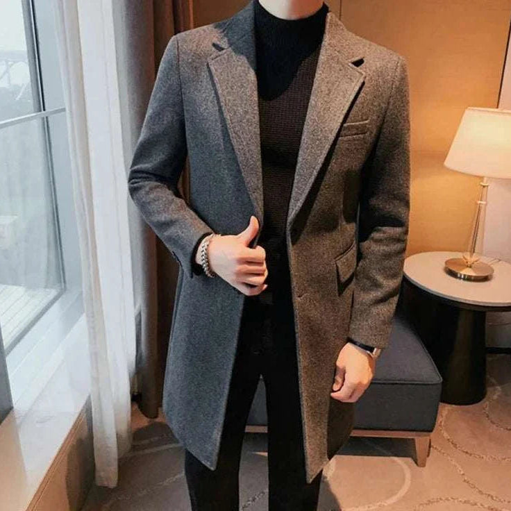 Elegant slim fit suit coat for autumn and winter, made of 100% polyester for warmth and style.