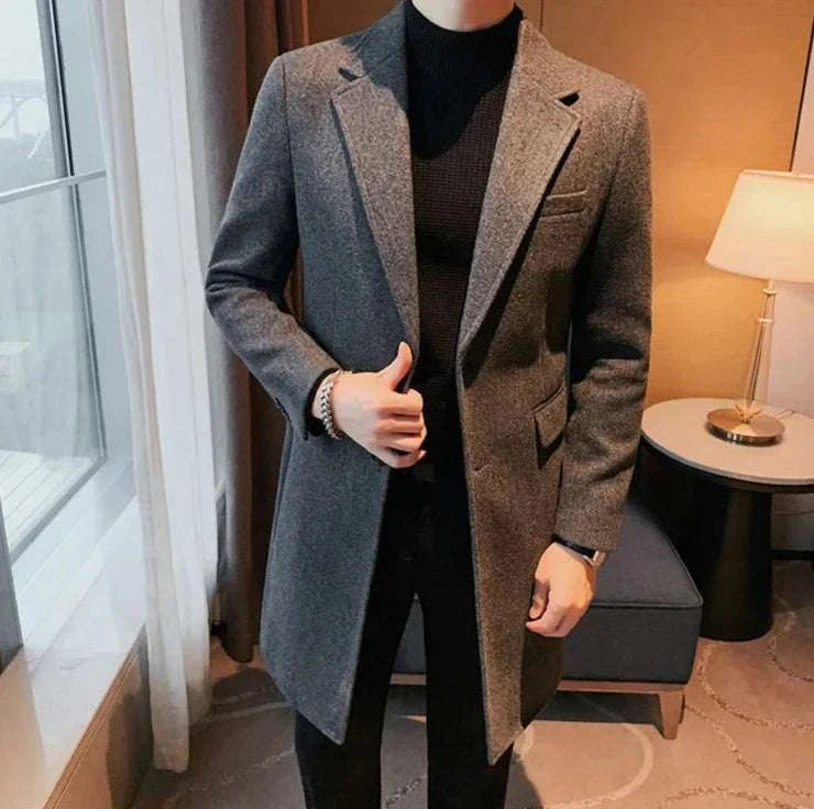 Elegant slim fit suit coat for autumn and winter, made of 100% polyester for warmth and style.