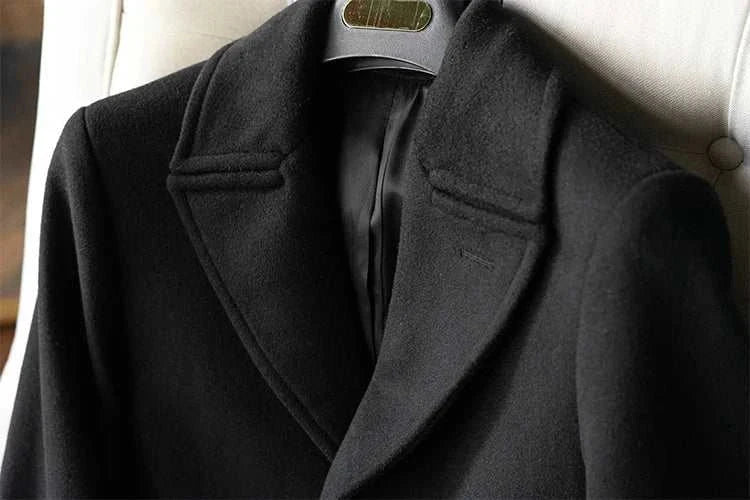 Single breasted trench coat for men, warm polyester material, ideal for autumn and winter.