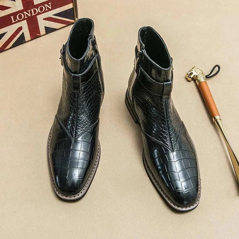 Formal pointed retro boots in high-quality rubber with sleek design.