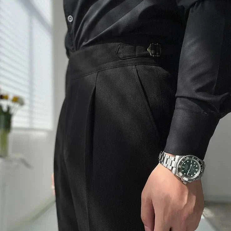 High waist gentleman trousers in black, full-length, smart casual style.