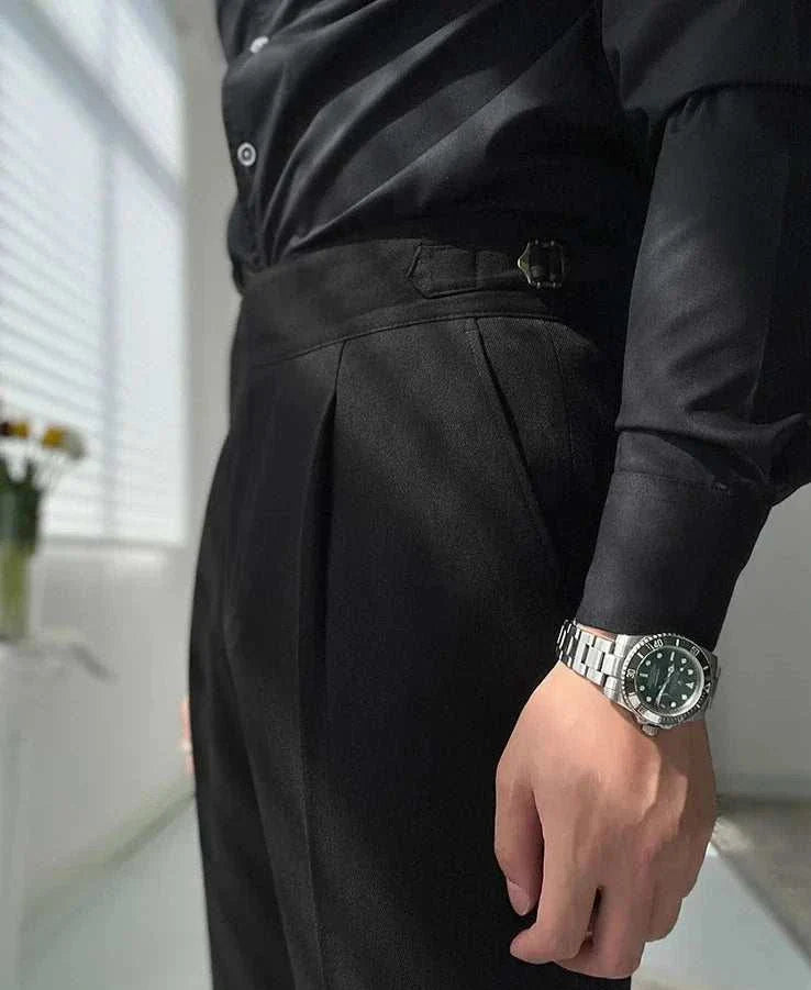 High waist gentleman trousers in black, full-length, smart casual style.